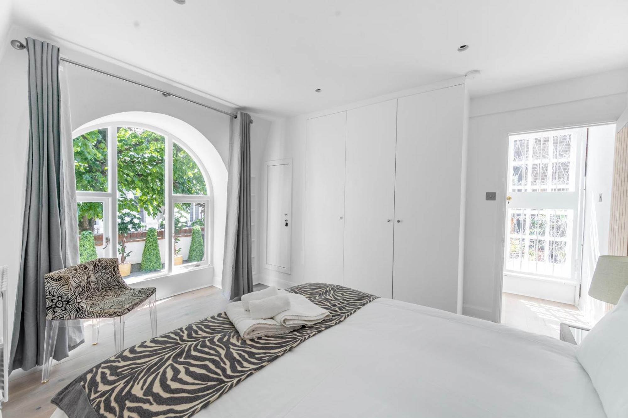 Casa vacanze Townhouse Moments From Hyde Park & Notting Hill - Free Luggage Storage Nearby And In Unit Washing Machine & Dryer *