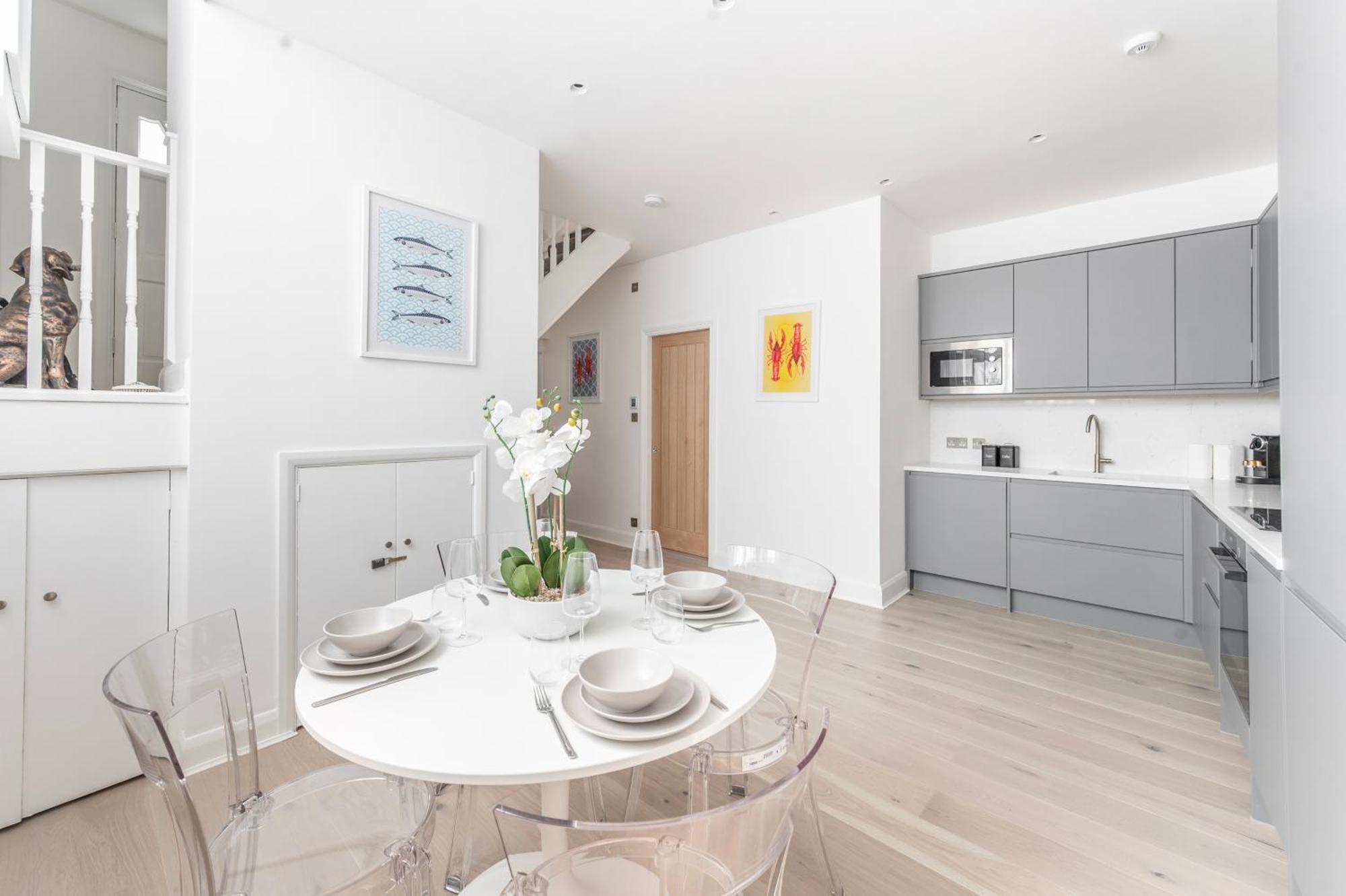 Casa vacanze Townhouse Moments From Hyde Park & Notting Hill - Free Luggage Storage Nearby And In Unit Washing Machine & Dryer *